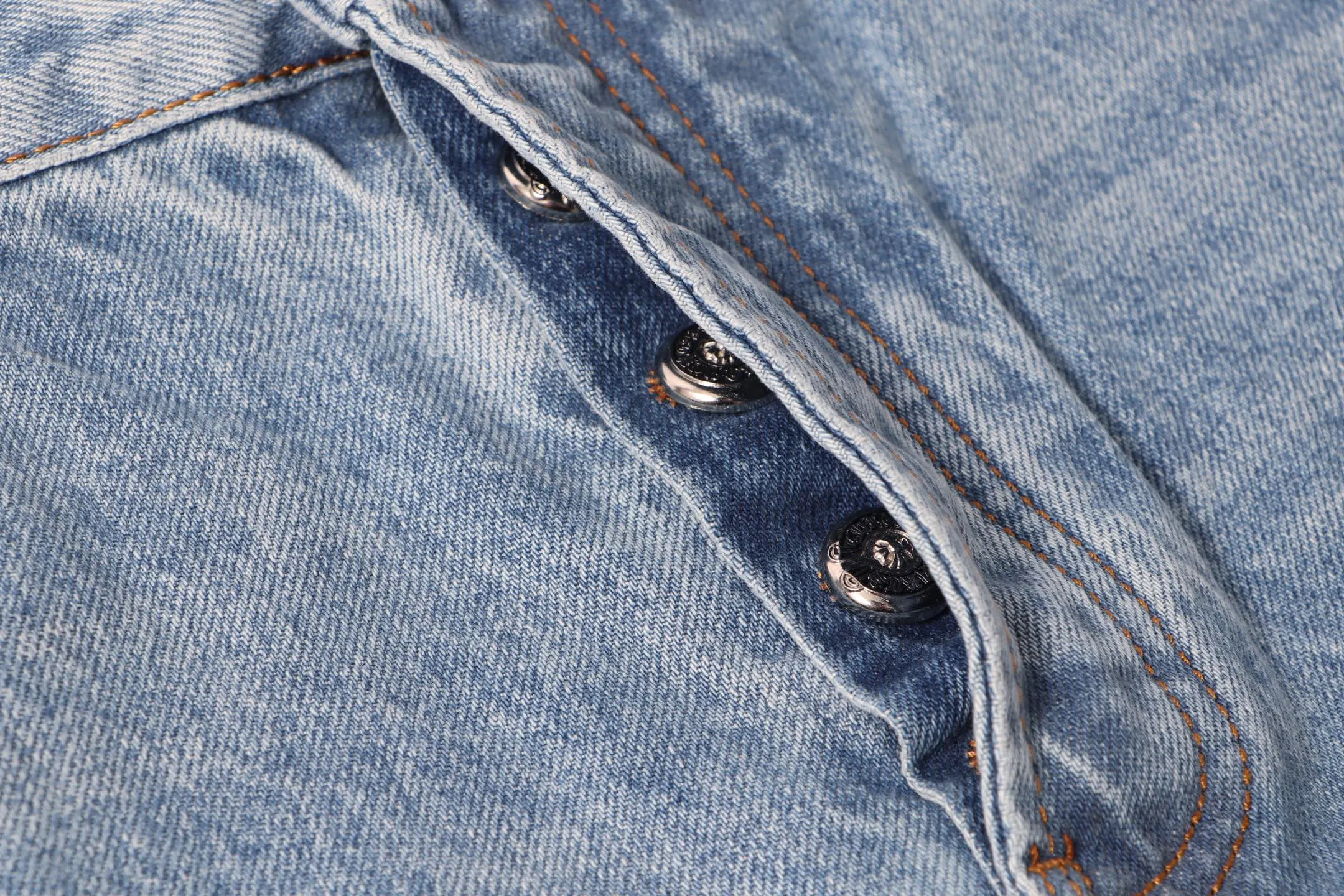 P230 Style No.: H922 Chrome Hearts & Chrome Hearts Classic Blue Pink Leather Jeans for Men and Women (Pingtai Original) Styles with different washes and textures, very friendly to people with thin legs and thick legs. The slightly flared version is very flattering to the leg shape. Moderate length that never goes out of style, easy to match with casually, basic styling for various styles, a must-have in the wardrobe! The fabric is stiff but also makes the upper body soft without losing texture. The washing process is even more perfect. It is a must-have item for everyone! ! ! Washed wheat, hang tag, pants label, three labels complete Color: blue Size: 28-30-32-34-36